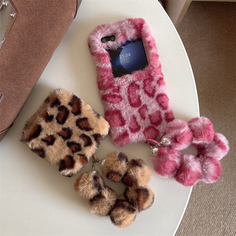 Phone Accessories Samsung - Fashion Leopard Print Fluffy Plush Wrist